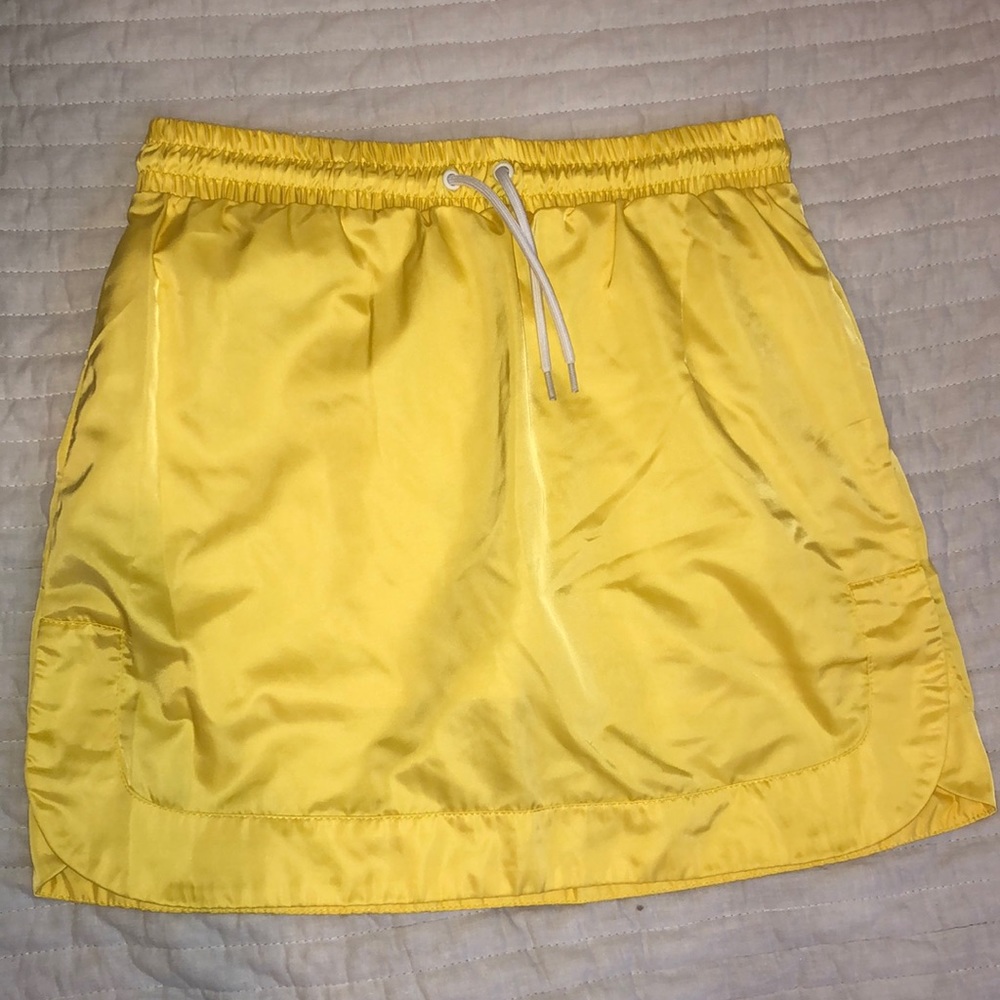 Hunter Yellow sports skirt